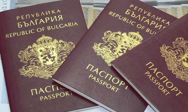 Bulgaristan vatandaşları için 1 Ocak 2020 itibariyle öngörülen 10 yıllık pasaportlar parlamentonun ikinci toplantısından sonra  1 Ocak 2021 ertelendi.